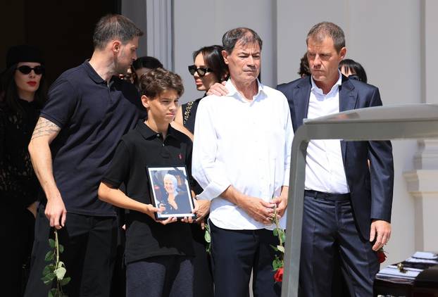 Zagreb: Posljednji ispraćaj Luce Mamić, majke Stojana, Zdravka i Zorana Mamića