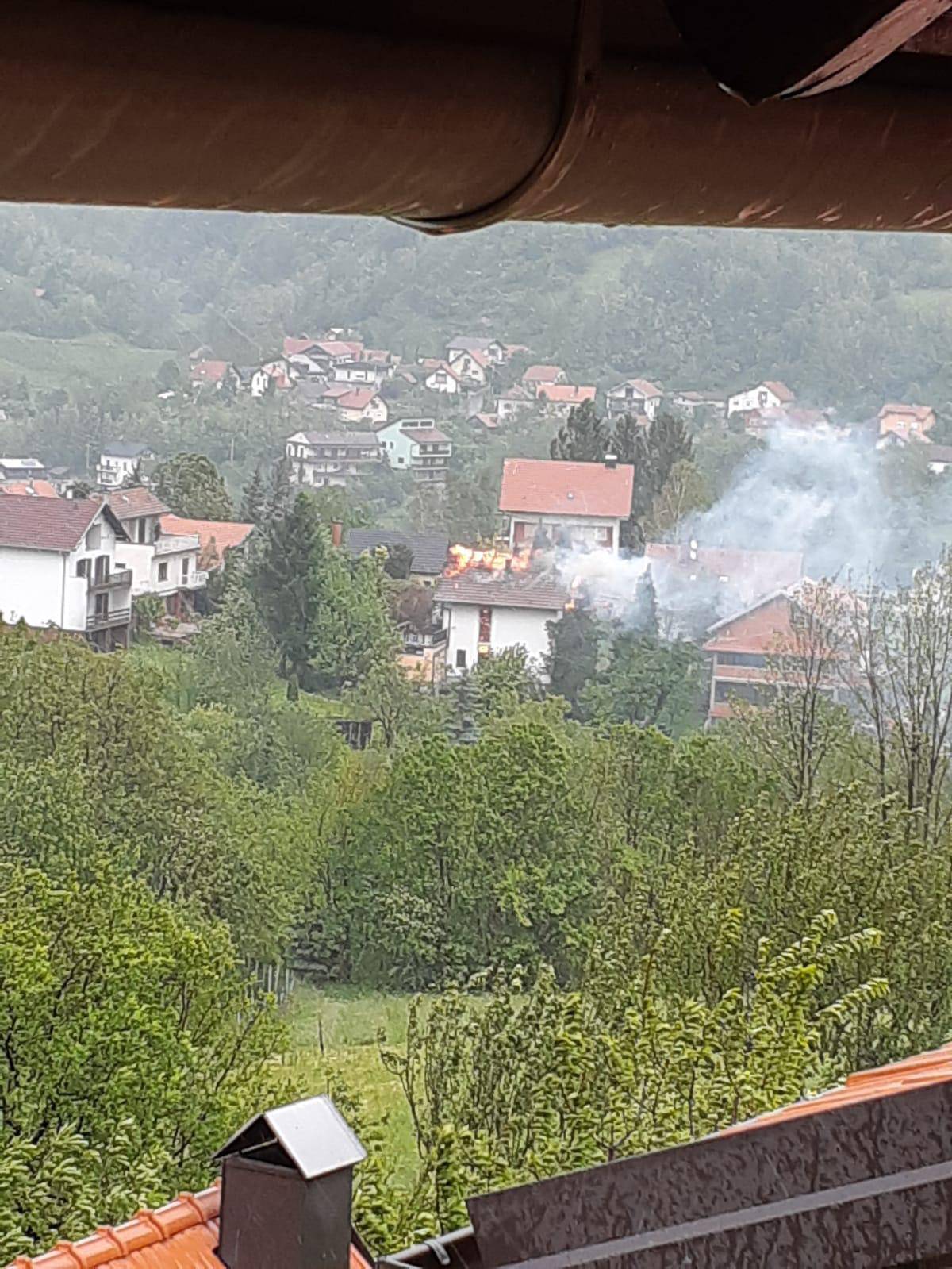 U Zagrebu izbio požar krovišta kuće: Nitko nije ozlijeđen