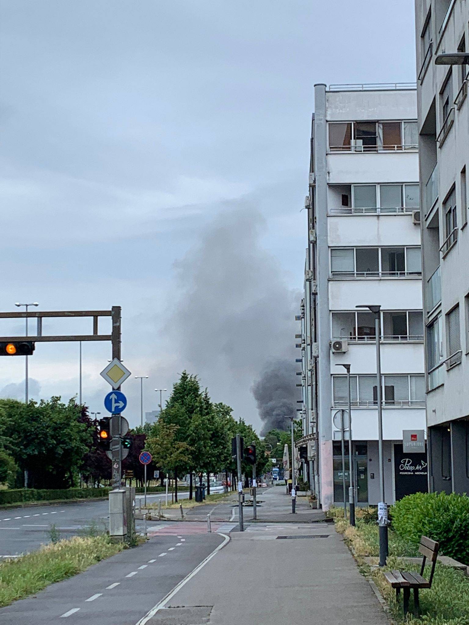 VIDEO Gori nekoliko vagona na Glavnom kolodvoru:  Jak dim se vidi i iz drugih dijelova Zagreba