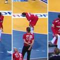 VIDEO Trenutak kad je Hrvatska 'zanijemila'. Duvnjak se uhvatio za list i ubrzo napustio dvoranu