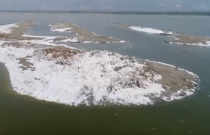 Meteorološki fenomen: Usred ljeta jezero je prekrio - 'snijeg'