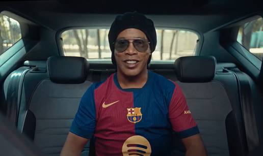 VIDEO Ronaldinho predstavio novi dres Barcelone, navijači oduševljeni: Šteta da ne zaigra