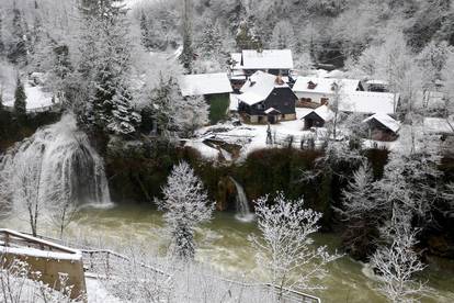 Novi snježni pokrivač zabijelio Rastoke