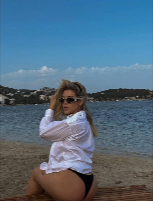 FOTO Godina nova, a Wanda po starom. Tange, bujni dekolte i novi partner: 'Prava ljubav...'