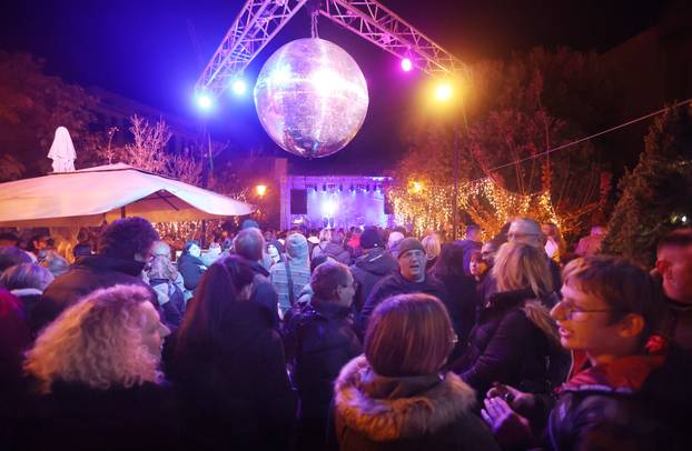 Šibenik: Koncertom Gibonnija započela 10. Adventura