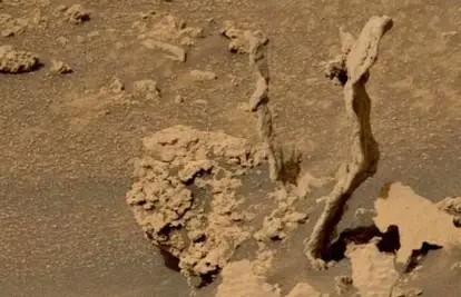 Rover snimio čudne kamene tornjeve na Marsu. Izgledaju kao da će se svaki čas srušiti