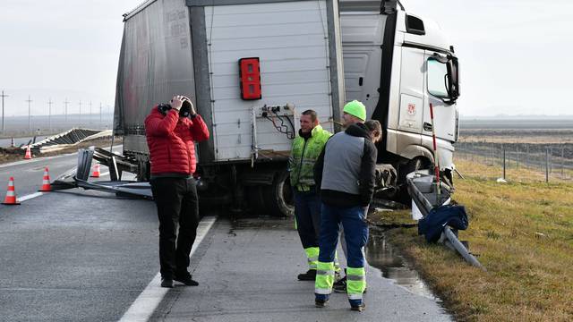 Prizori užasa na A3 kod Nove Gradiške: Čudo da nema mrtvih