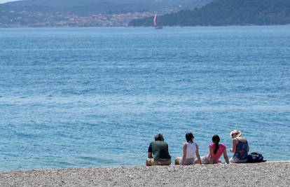 Panika na zadarskoj plaži zbog virusa: 'Kupači povraćaju, a imaju i visoku temperaturu'