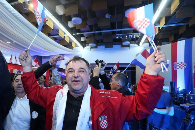 08.11.2015. Zagreb: Slavlje u stožeru Domoljubne koalicije nakon prvih izbornih rezultata