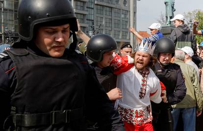 'Dolje car!': Priveli oko 1000 prosvjednika protiv Putina