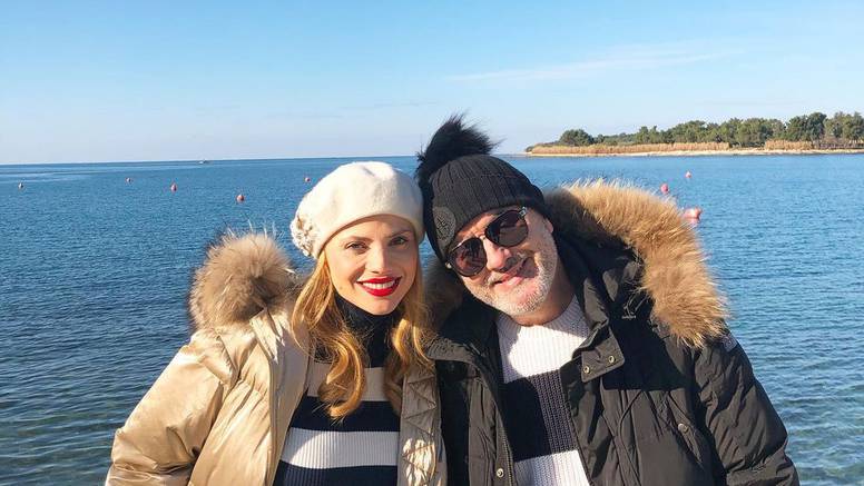 Lejla i Tarik Filipović uživaju u Istri, 'pala' pusa pred kamerom
