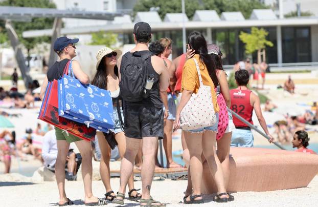 Splićani i turisti osvježenje potražili na Žnjanu