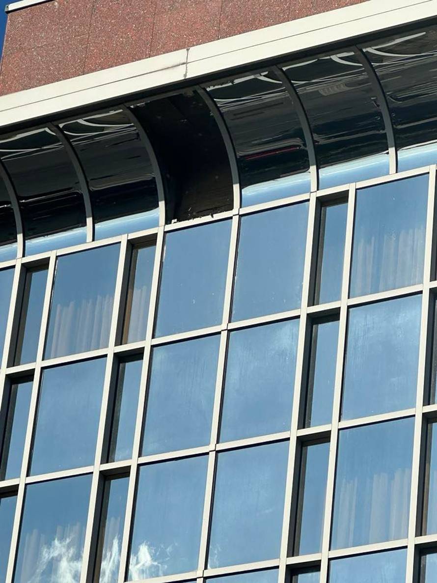 Palo staklo sa zgrade hotela u Zagrebu, umalo pogodilo ženu u glavu: 'Imala sam puno sreće!'