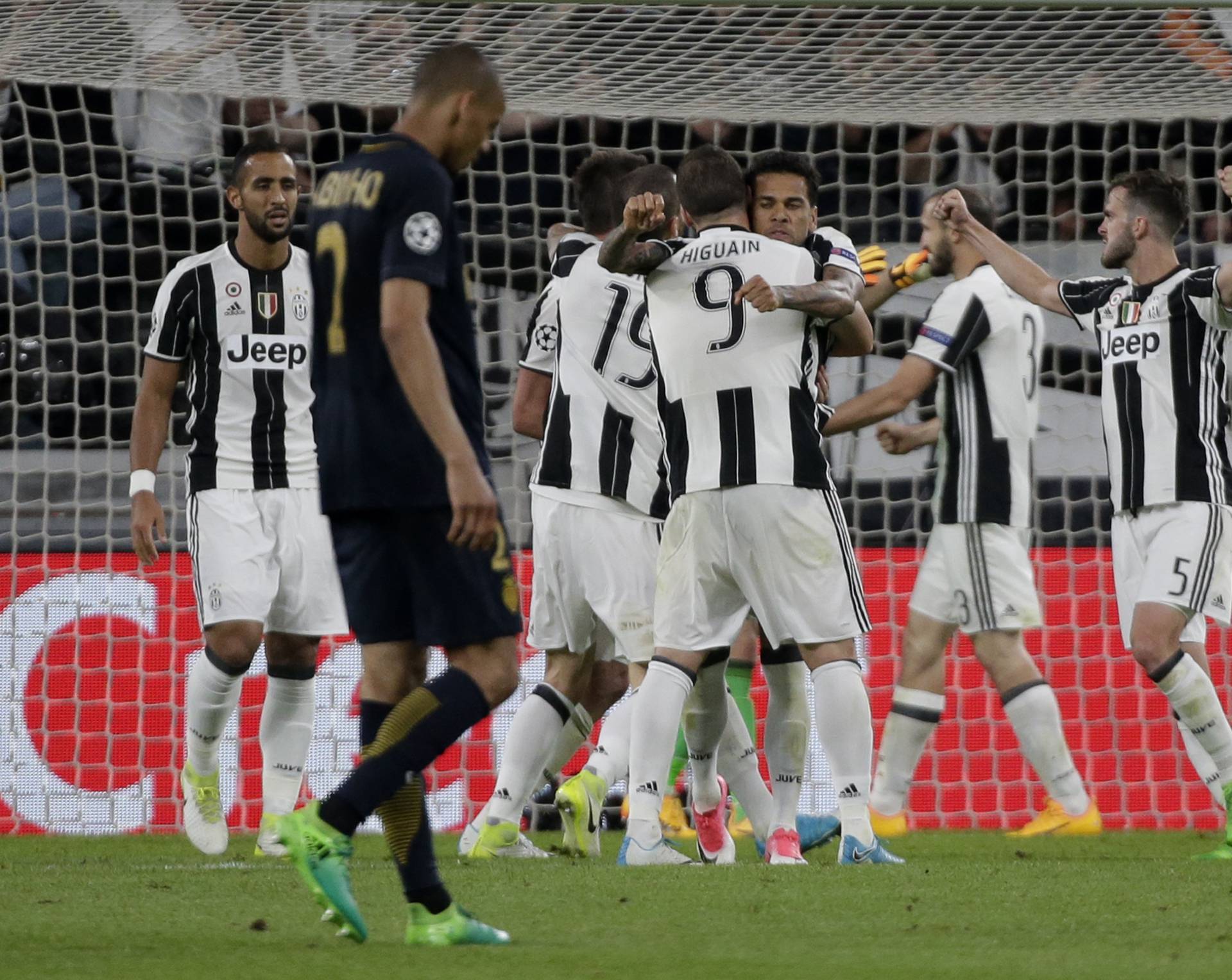 Juventus' Gonzalo Higuain and Dani Alves celebrate after the match