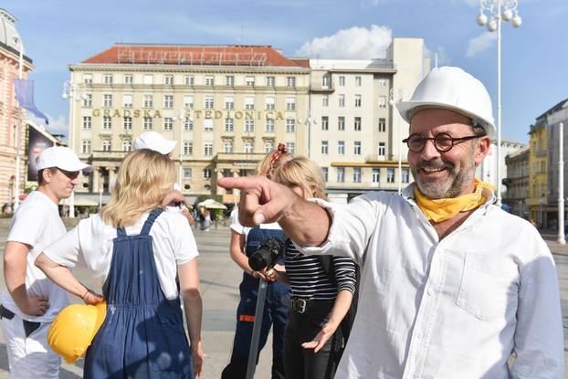 Zagreb: Performans glumaca kazališta Moruzgva uoči premijere predstave "Majstori"