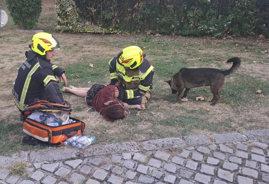 Vatrogasci u Zagrebu spasili ženu i psa: 'Bila je bez svijesti'