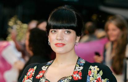 Nakon što je izgubila dijete, Lily Allen ima otrovanje krvi