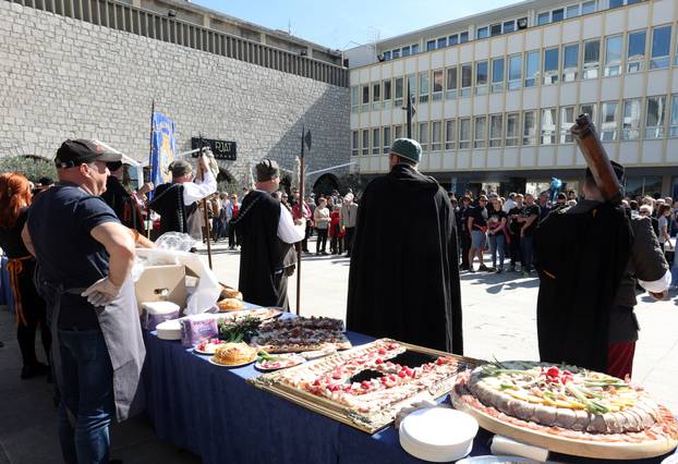 Šibenik: Podjela hrane na uskršnji ponedjeljak