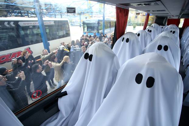 Zagreb: Kreativci za bolje sutra poslali duhove prošlosti autobusom van Hrvatske