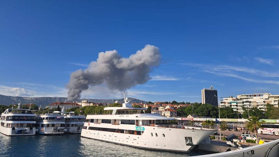 FOTO Požar u Kaštel Sućurcu još nisu proglasili ugašenim, rade na sanaciji. Šteta će biti velika?