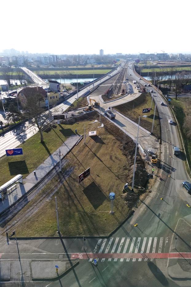 Zagreb: Pogled iz zraka na prometne gužve na prilaznim cestama Jadranskom mostu