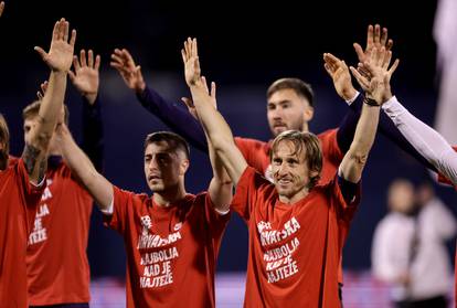 Čiste emocije i spektakularni vatromet: Pogledajte kako su 'vatreni' slavili odlazak na Euro