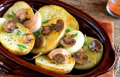 Zapečeni krumpir s gljivama: Super prilog uz nedjeljni ručak