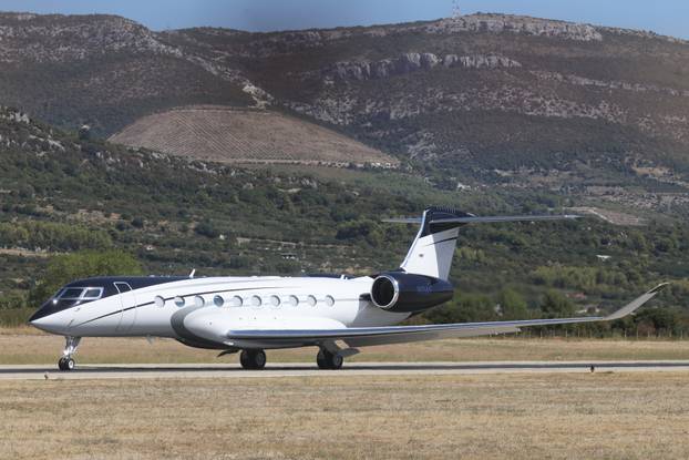 EKSKLUZIVNO Trogir: Nakon četverodnevnog krstarenja Jadranom Jeff Bezos i Lauren Sanchez napustili Hrvatsku