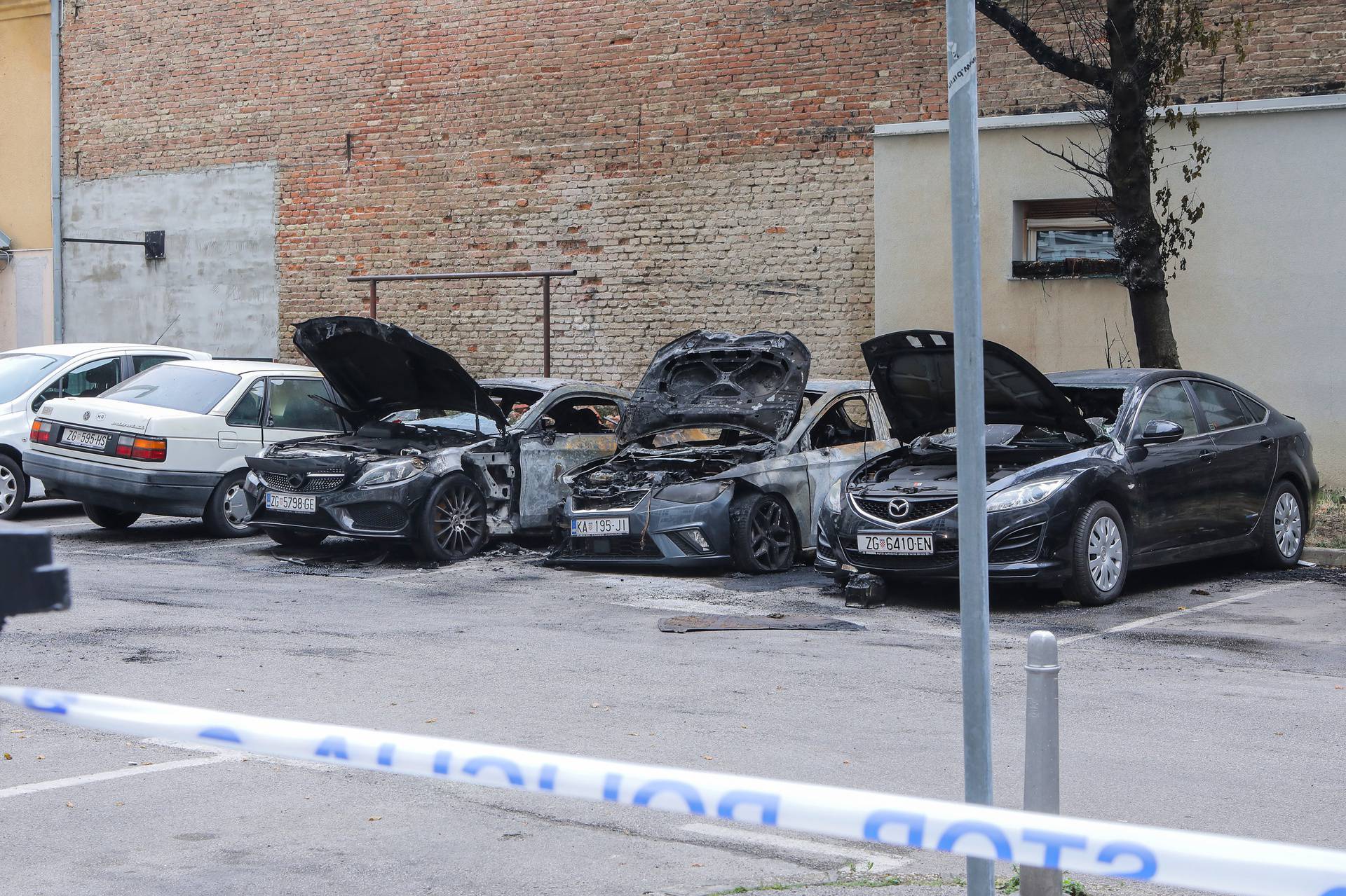 Zagreb: Noćas u Maksimirskoj izgorila četiri automobila