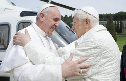 Papa Franjo kod Benedikta: Molit ćemo zajedno, braća smo