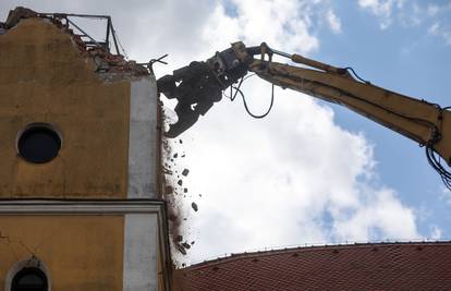 Jedan bager kroz tjedan dana srušit će crkvu u Kravarskom. 'Tužno je, bila je simbol mjesta'