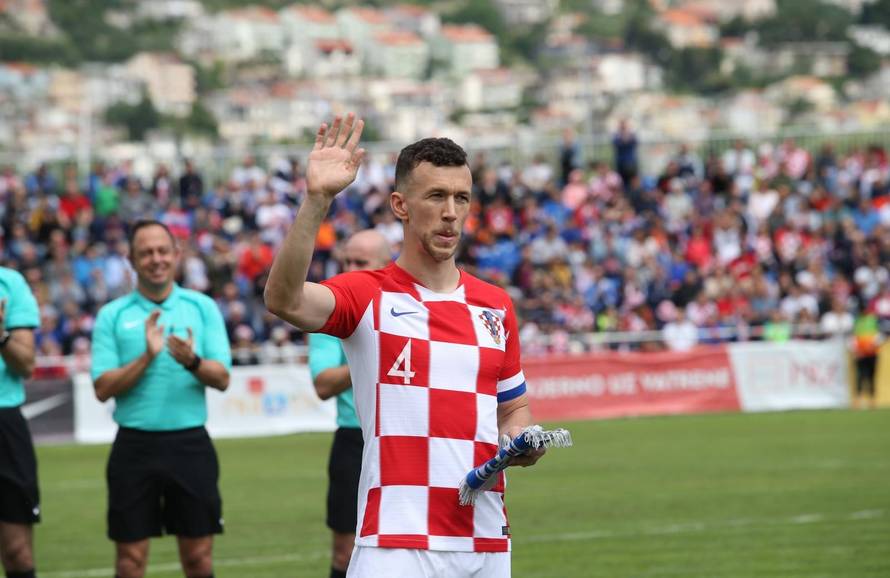 Prijateljska utakmica Hrvatske nogometne reprezentacije i NK OmiÅ¡ povodom 100 godina istoimenog kluba