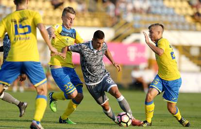 Hajduk ni treću utakmicu nije uspio pobijediti Zaprešićane...