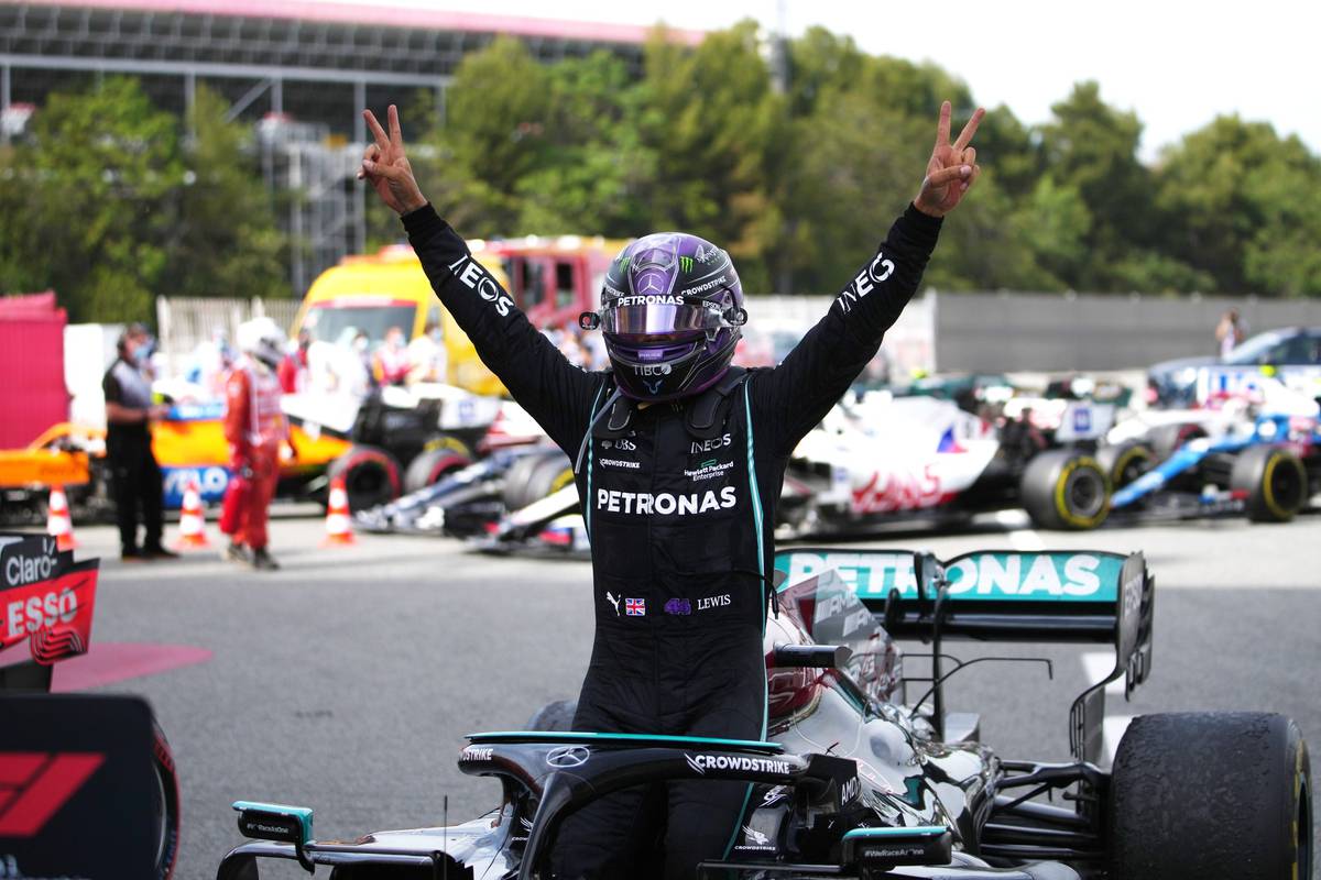 Mercedes slavio u taktičkom nadmudrivanju s Red Bullom, Hamiltonu 98. pobjeda karijere
