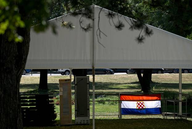 Zagreb: Fan zona na Hipodromu uoči Thompsonovog koncerta