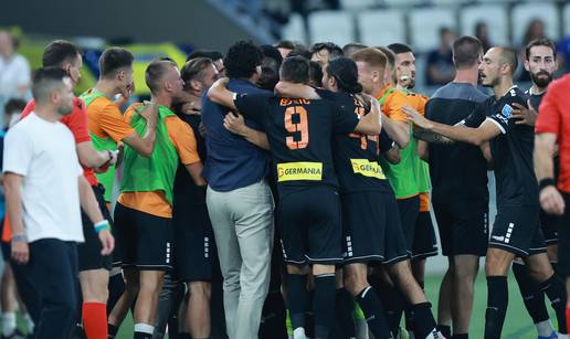 Osijek - Šibenik 1-2: Čavlina je darivao, novi prvoligaš šokirao 'bijelo-plave' na Opus Areni