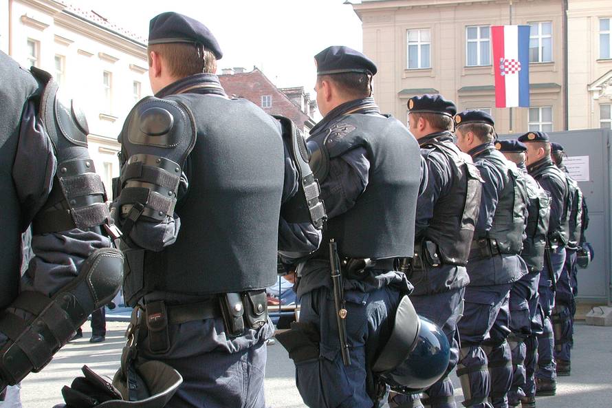 Orepić policajcima diže plaće: 'Oni su izloženi riziku na ulici'