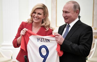 Kolinda uručila Putinu dres s brojem 9: U Moskvi je i Jakov