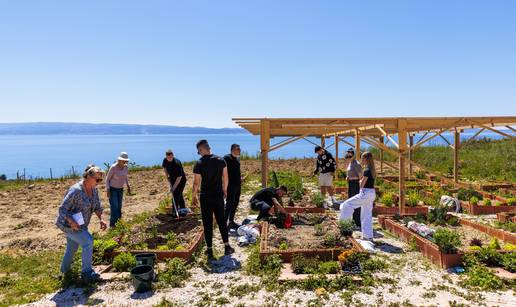Iz sezonskog vrta za buduće chefove puca predivan pogled