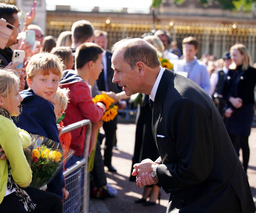 Britain mourns Queen Elizabeth