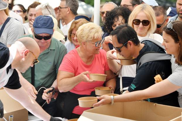 Skradin: Tradicionalna podjela graha na Skradinskom buku