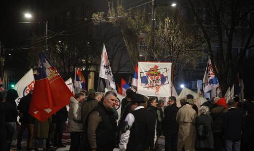 Prosvjed u Beogradu: Blokirali promet ispred Predsjedni&scaron;tva zbog zakona o Kosovu...