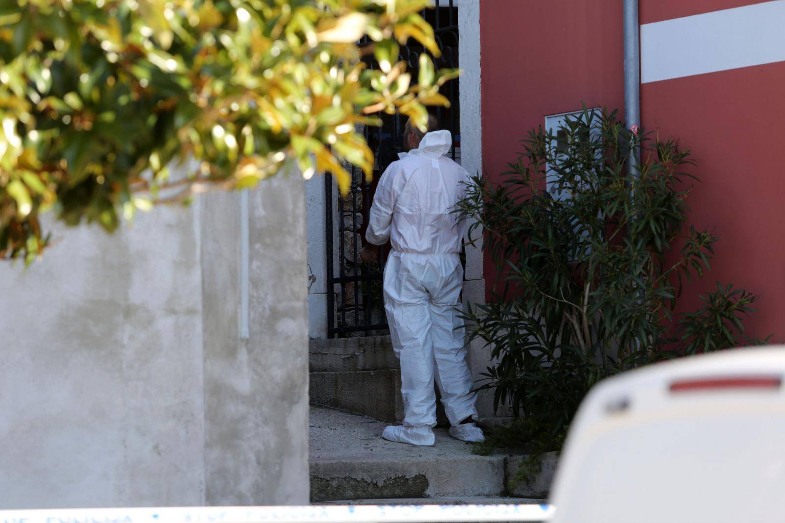 Mali Lošinj: Policijski očevid u kući gdje je ubijena ženska osoba