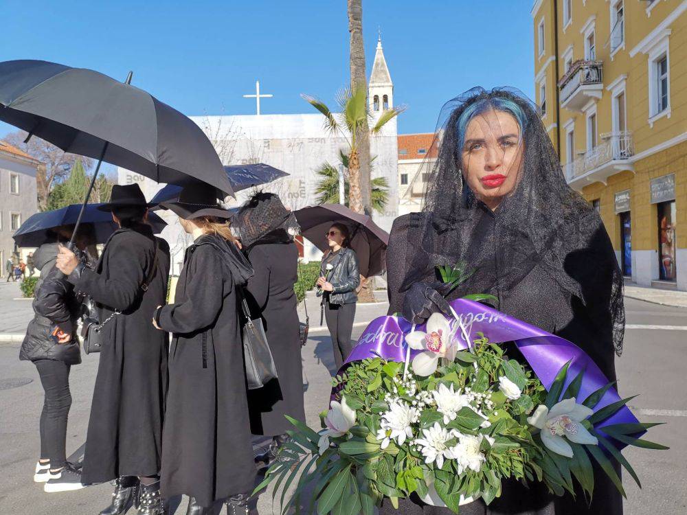 FOTO Vampirica Olja sahranila  'Skandal': 'Krećem iz početka, a moj put sada neće biti lagan...'