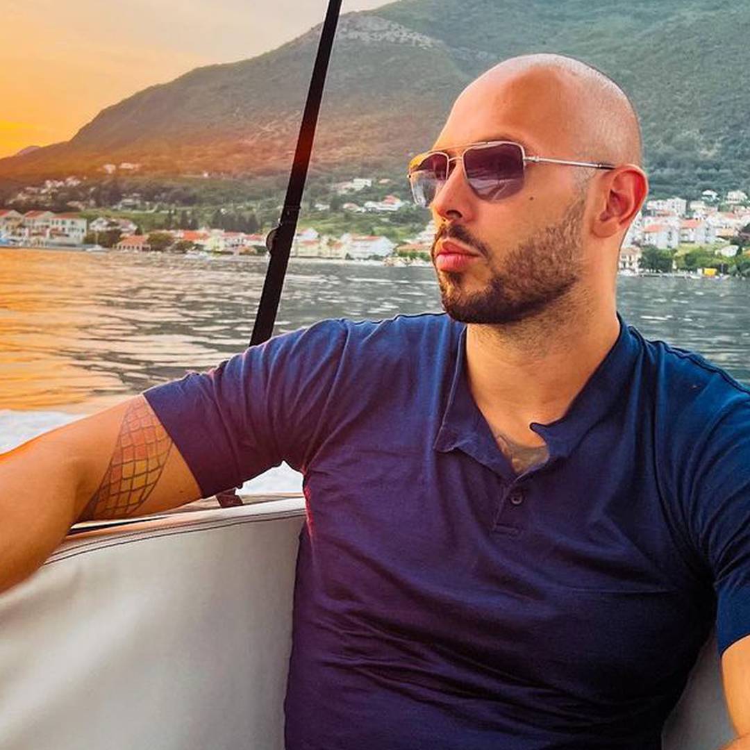 Kontroverzni influencer Andrew Tate došao na Brač: S grupom djevojaka se provodi na jahti