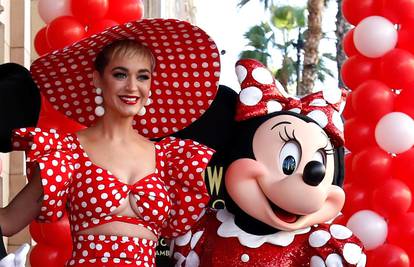 Minnie dobila 'zvijezdu', a svi su gledali u dekolte Katy Perry