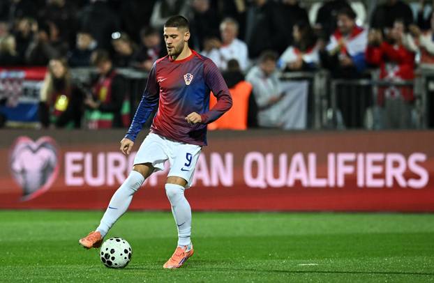 Rijeka: Zagrijavanje nogometaša uoči početka utakmice između Hrvatske i Farskih otoka u kvalifikacijama za FIFA Svjetsko prvenstvo