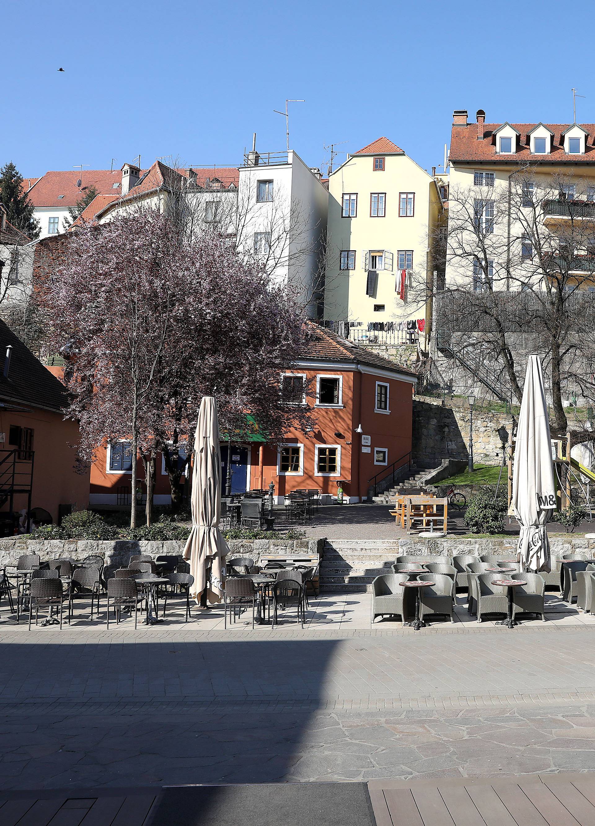 Zagreb: Sablasno prazna turistima a i Zagrepčanima omiljena Tkalčićeva ulica