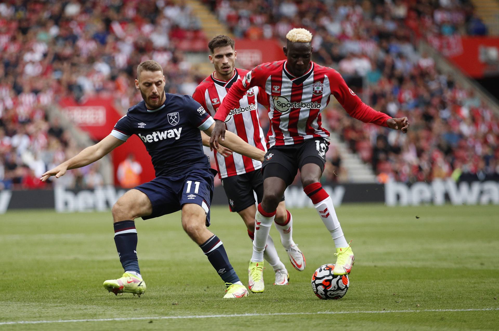 Premier League - Southampton v West Ham United