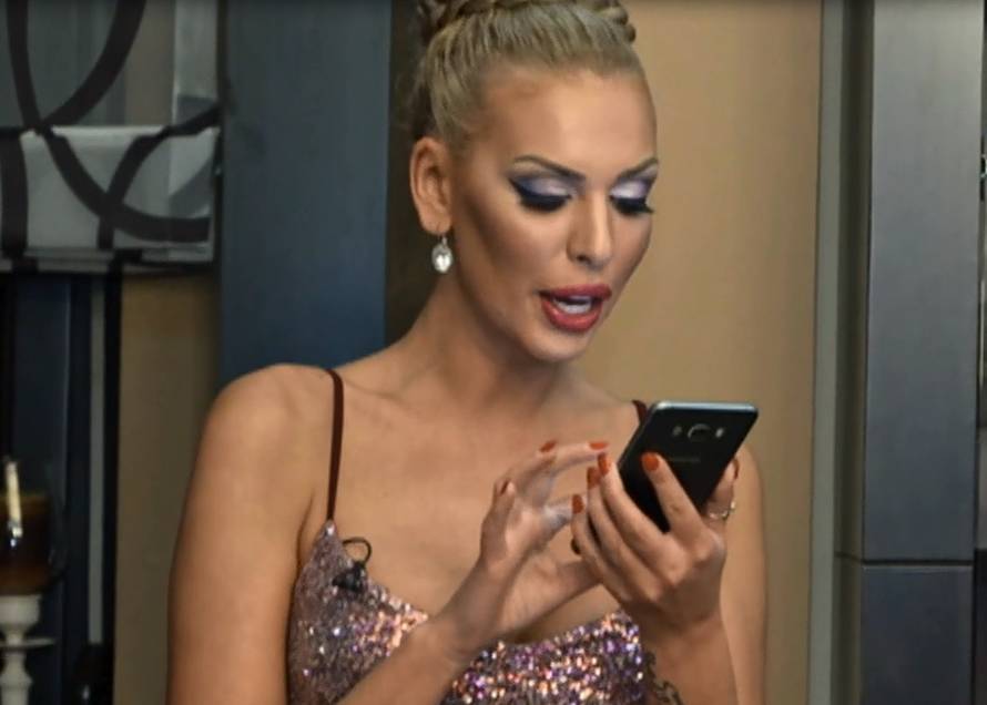 Ava čita: 'Sjedila sam u parku i maštala o strastvenoj ljubavi'